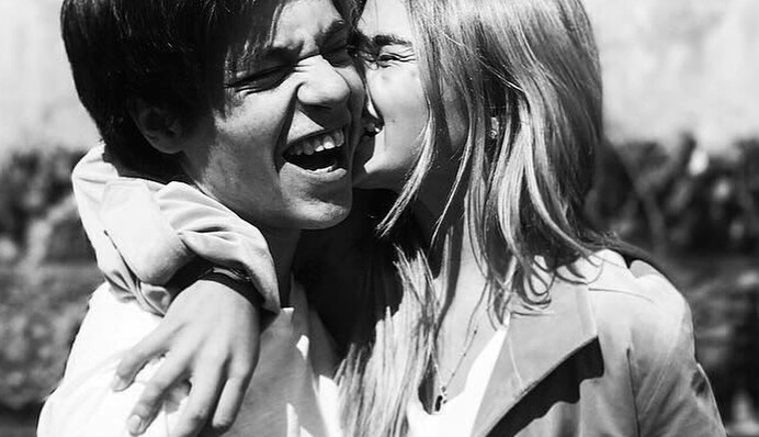 Девушка погибшего актера Клинаева написала ему трогательное письмо: опубликовано фото