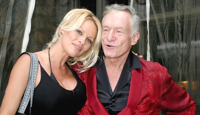 Ушла целая эпоха: знаменитости скорбят из-за смерти Хью Хефнера