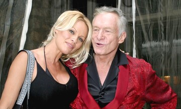 Ушла целая эпоха: знаменитости скорбят из-за смерти Хью Хефнера