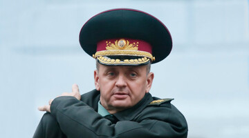 Снаряди з Калинівки "долетіли" до Порошенка: що стоїть за вимогами звільнити главу Генштабу