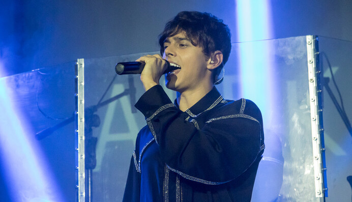Молодой украинский певец дал первый сольный концерт в России: опубликованы фото и видео