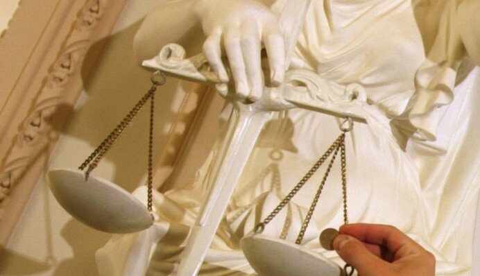 Порошенко хочет отправить коррупционеров в палаты: чем это грозит