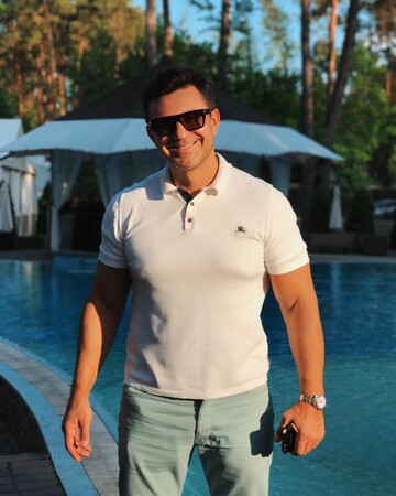 Известный ресторатор взбудоражил фанов голым торсом: пикантное фото