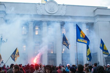 Націоналісти взяли Раду в облогу: яскраві фото з центру Києва