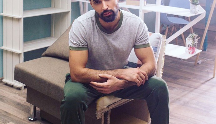 Козловский в новом клипе показал, как учится жить без невесты-предательницы: опубликовано видео