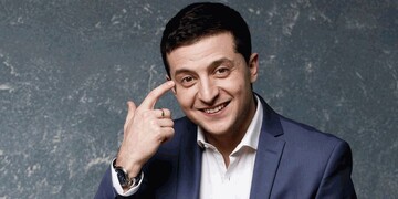 Зеленский приехал на работу голым на велосипеде: опубликовано видео