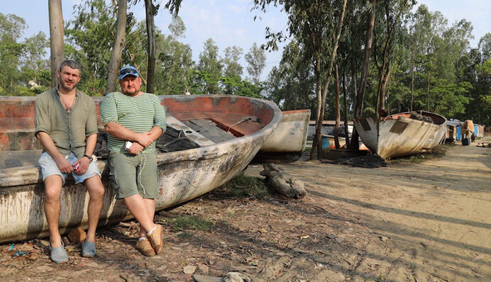 Украинский артист показал в новом клипе кладбище кораблей: опубликовано видео