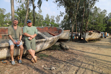 Украинский артист показал в новом клипе кладбище кораблей: опубликовано видео