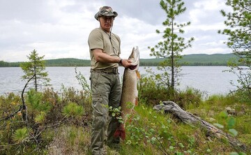 Не Путін, але все одно схоже на карикатуру: як українські політики ходять в народ