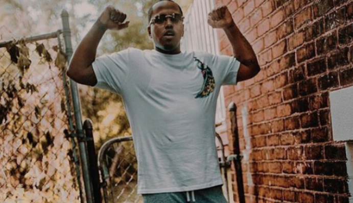 В США в собственной машине застрелен известный рэпер: опубликовано фото