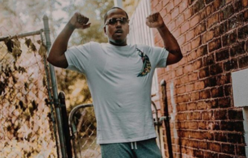 В США в собственной машине застрелен известный рэпер: опубликовано фото