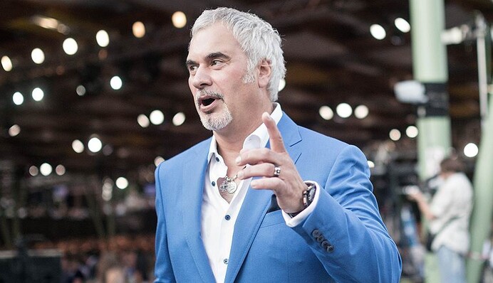 Меладзе снял в клипе участницу популярного украинского шоу: опубликовано видео