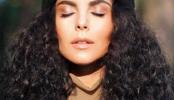 Украинская певица восхитила поклонников длинными ногами: опубликовано фото