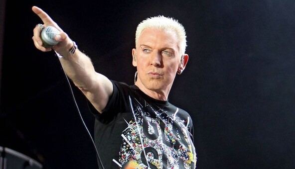 Солиста легендарной группы выгнали из популярного шоу: в Украине говорят, что за Крым