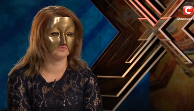 Девушка в маске растрогала жюри Х-фактора и разозлила сети: опубликовано видео