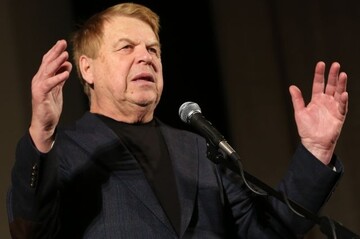 Не разговаривает и не узнает жену: коллега рассказал о состоянии знаменитого российского актера