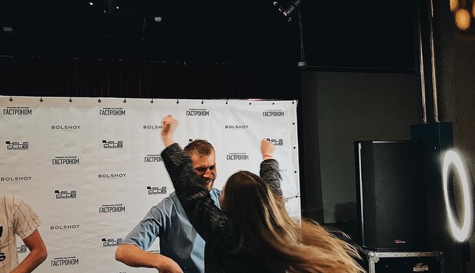 Украинский музыкант свел с ума девушек в России: опубликованы фото