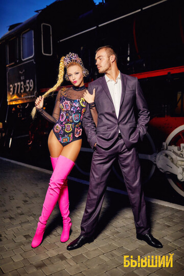 Полякова в новом клипе заставила за ней бегать экс-партнера по 