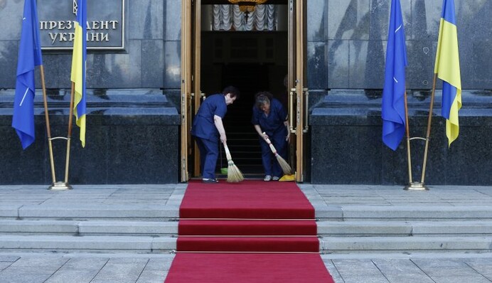 Порошенко придумав, як не спілкуватися з народом, а міністри 