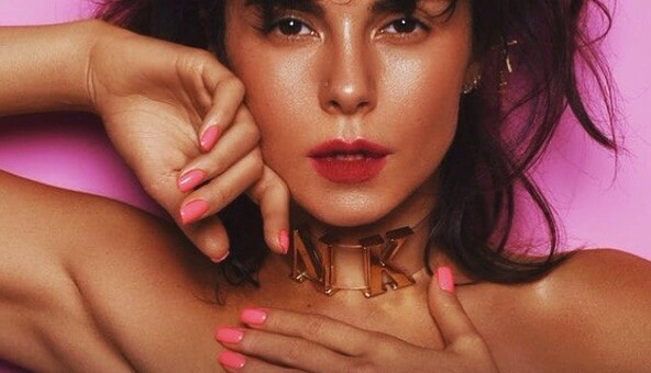 Новая Каменских представила дебютную песню и клип на нее: яркое видео