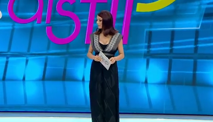 Румынская телеведущая засветила нижнее белье в прямом эфире: пикантное видео