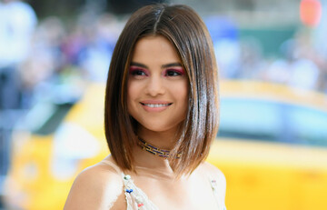 Тяжелобольная Селена Гомес выпустила необычный клип после расставания с возлюбленным: яркое видео