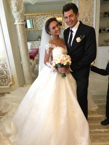 Известный украинский шоумен похвастался обручальными кольцами от Брэда Питта: опубликовано видео