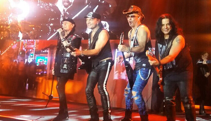 Легендарные Scorpions отыграли грандиозный концерт в Киеве: яркие фото и видео