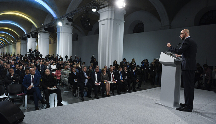 Соратники сделали выпад в сторону Порошенко: как далеко зайдет Яценюк