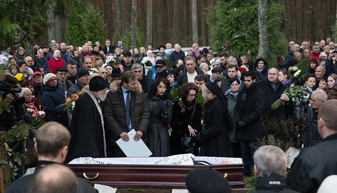 Появилось видео похорон Задорнова в Латвии