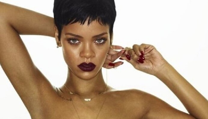 В сеть слили интимные фото известной певицы