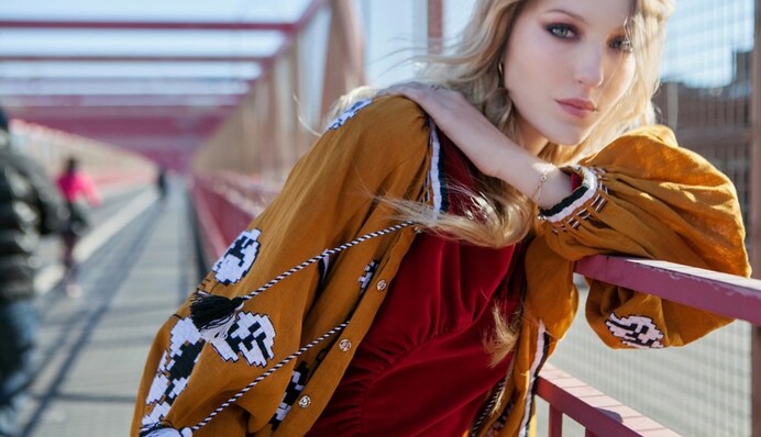 Внучка гитариста Rolling Stones стала лицом украинского бренда: яркие фото