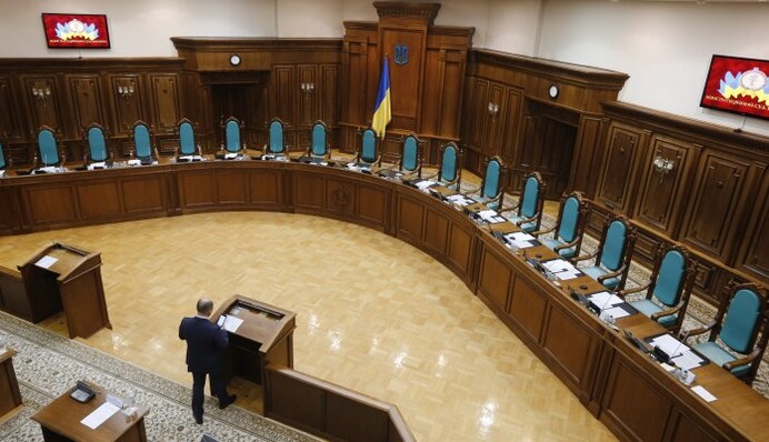 У Порошенко не признаются: АП заподозрили в попытках влиять на важнейший суд