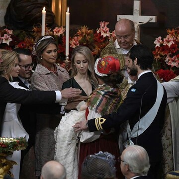 Принц Швеции Карл Филипп и принцесса София окрестили младшего сына: яркие фото