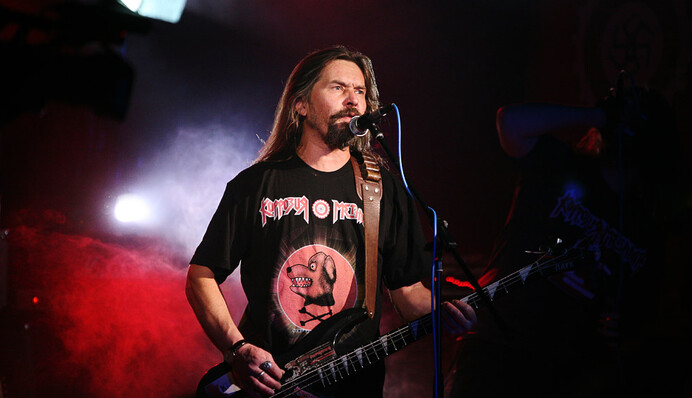 В России жестоко избили скандального музыканта и его подругу