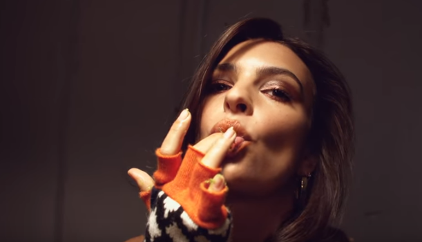 Эшли Грэм, Эмили Ратажковски и Кендалл Дженнер появились в знаменитом календаре Love Magazine: яркое видео