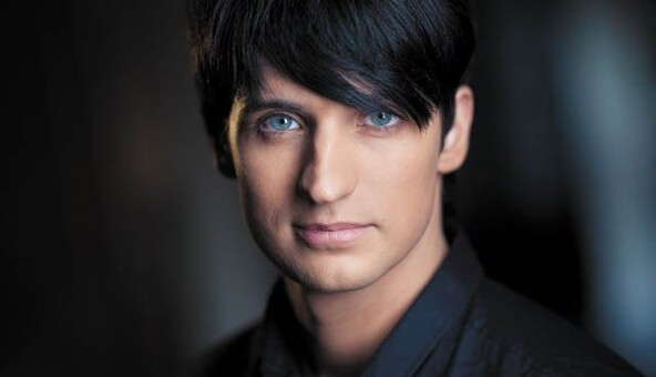 Известный российский певец спел для геев в сауне: опубликовано видео