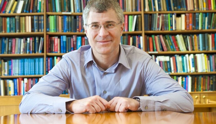 Перед Украиной стоят две очень сложные проблемы, и это не только война - западный эксперт