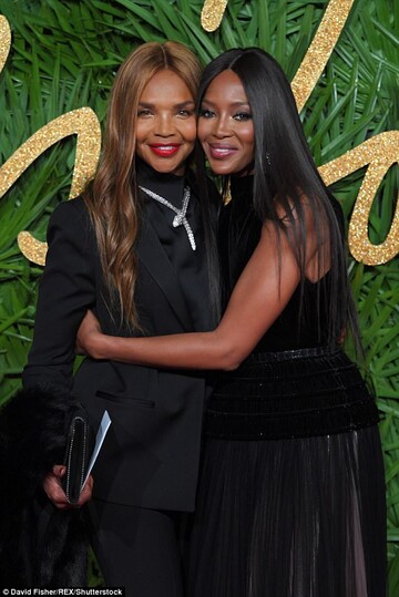 66-летняя мать знаменитой супермодели затмила дочь на красной дорожке: опубликованы фото