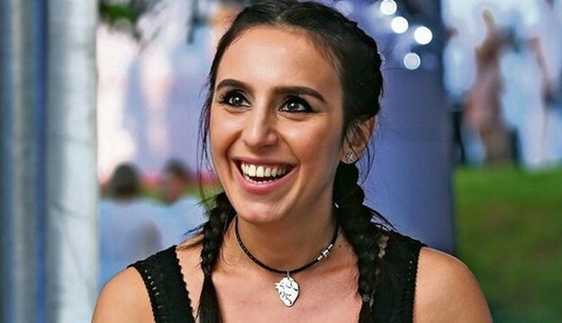 Украинскую певицу повеселило, как ее описали в учебниках: опубликовано фото