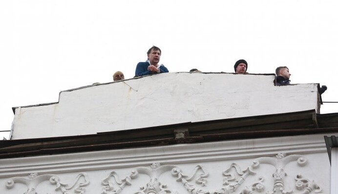 Порошенко, Путін і Саакашвілі на даху: в Європі написали розгромну статтю про Україну