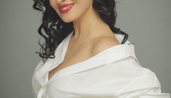 Эпатажной украинской певице вернули угнанный автомобиль: опубликовано видео