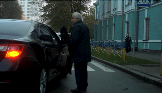 ​СМИ рассказали о покупке пресс-секретарем НААН дорогих туфель главе Академии