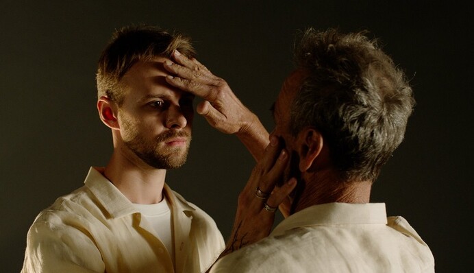 Лучший певец года в Украине встретился с отцом после 16 лет разлуки: эмоциональные фото и видео