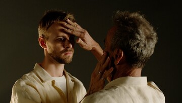 Лучший певец года в Украине встретился с отцом после 16 лет разлуки: эмоциональные фото и видео