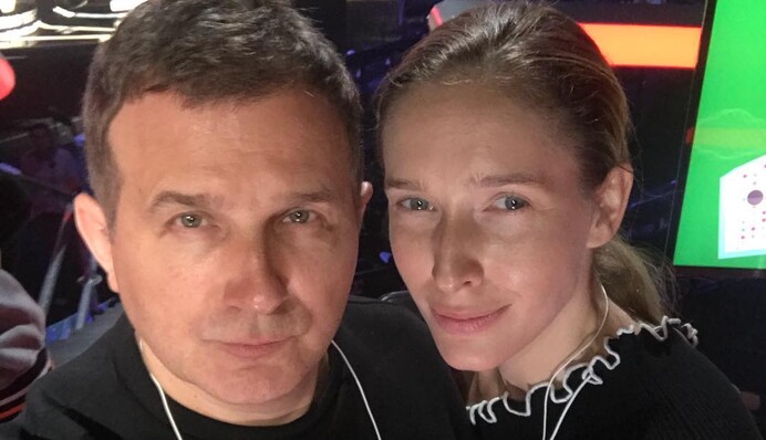 Популярный украинский телеведущий защитил жену от критики в сети: опубликовано фото