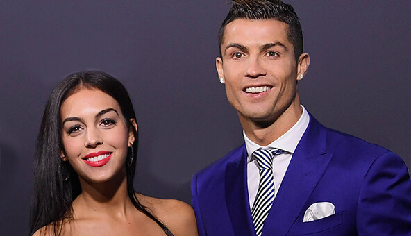 Вся семья в сборе: невеста Роналду порадовала новым фото