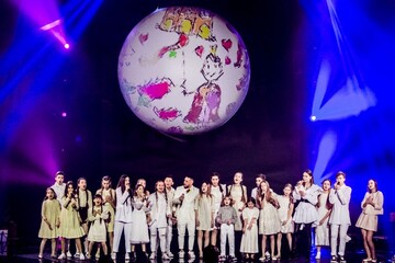 MONATIK растрогал новой песней о родителях: эмоциональное видео