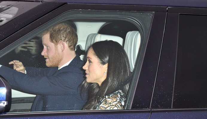 Меган Маркл и Кейт Миддлтон прибыли на рождественский ланч Елизаветы II: появились фото