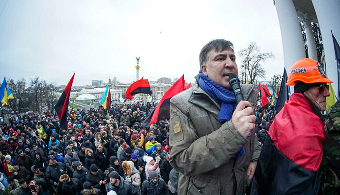 Самі не зрозуміли: навіщо прихильники Саакашвілі штурмували Жовтневий палац